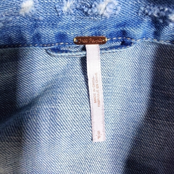 Free people Double Breasted Denim Distressed Jacket Size Small Blue Light Wash - Picture 11 of 14